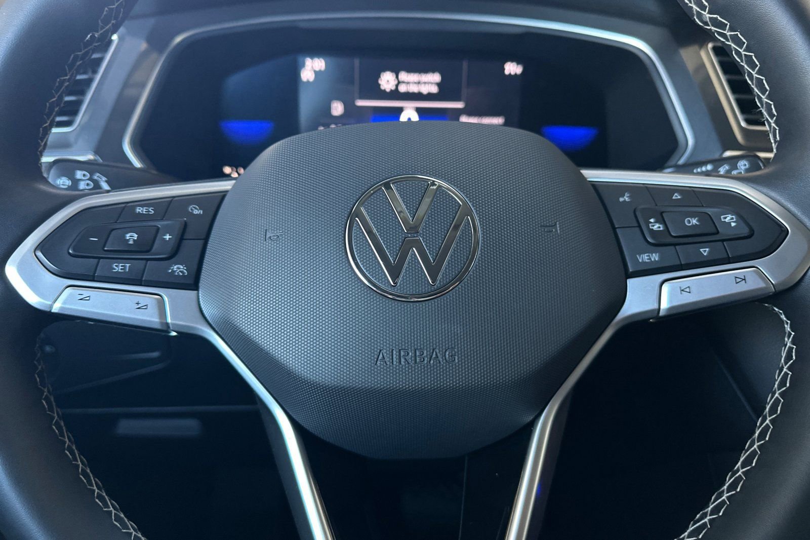 Used 2022 Volkswagen Tiguan SE FWD image 25
