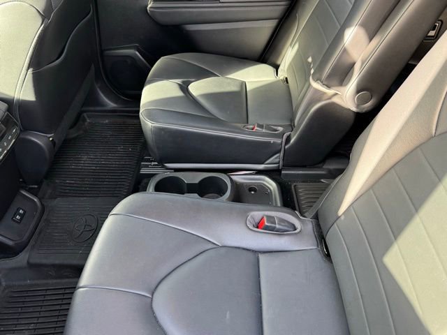 Used 2021 Toyota Highlander XLE image 7