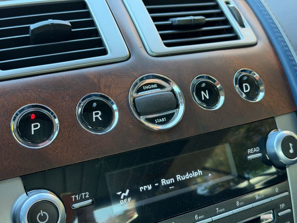 Used 2015 Aston Martin DB9 Coupe image 34