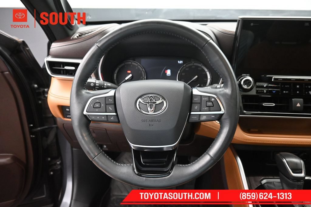 Used 2020 Toyota Highlander Platinum AWD/4WD image 21
