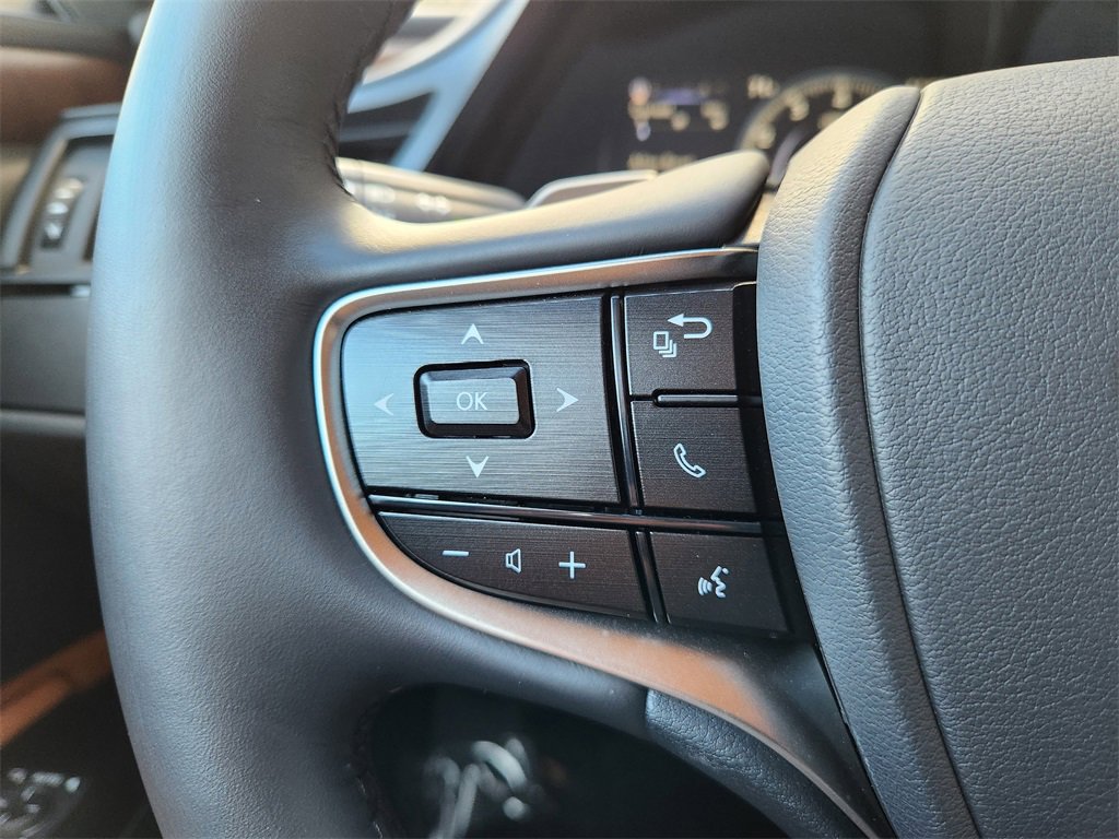 Used 2025 Lexus ES 350 w/ Premium Package image 28