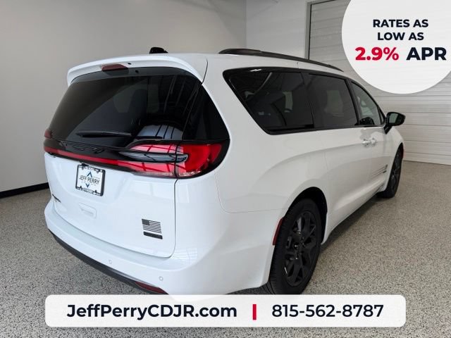 New 2027 Chrysler Pacifica Select FWD image 3
