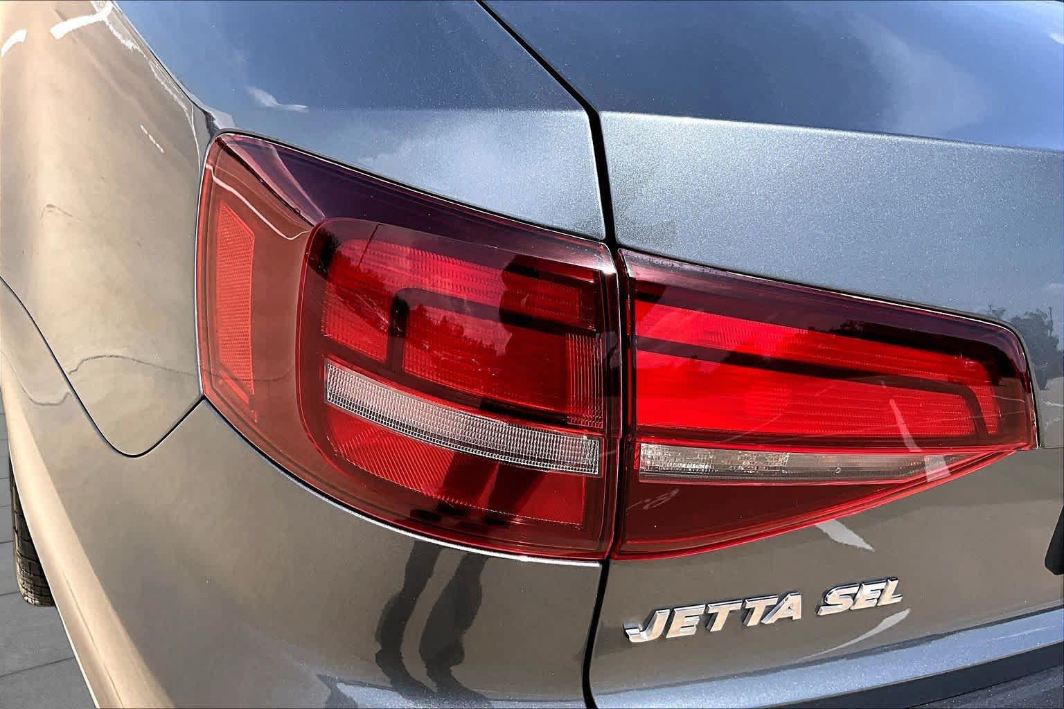 Used 2016 Volkswagen Jetta SEL w/ Lighting Package FWD image 29