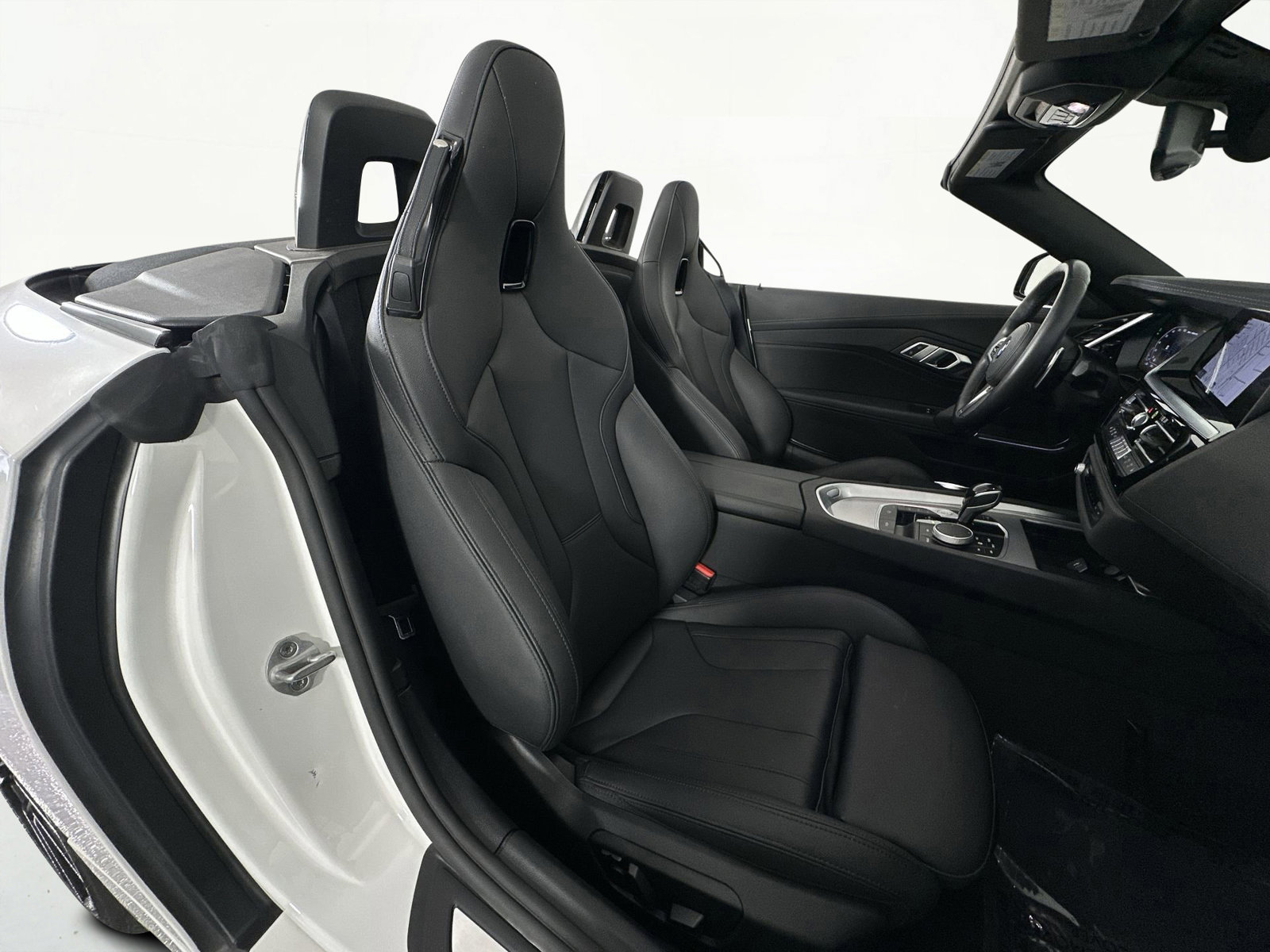 Used 2025 BMW Z4 M40i w/ Premium Package image 25