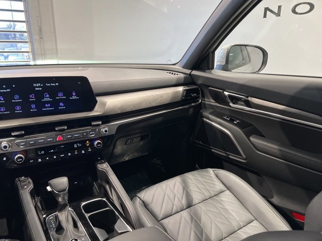 Used 2025 Kia Telluride AWD image 43