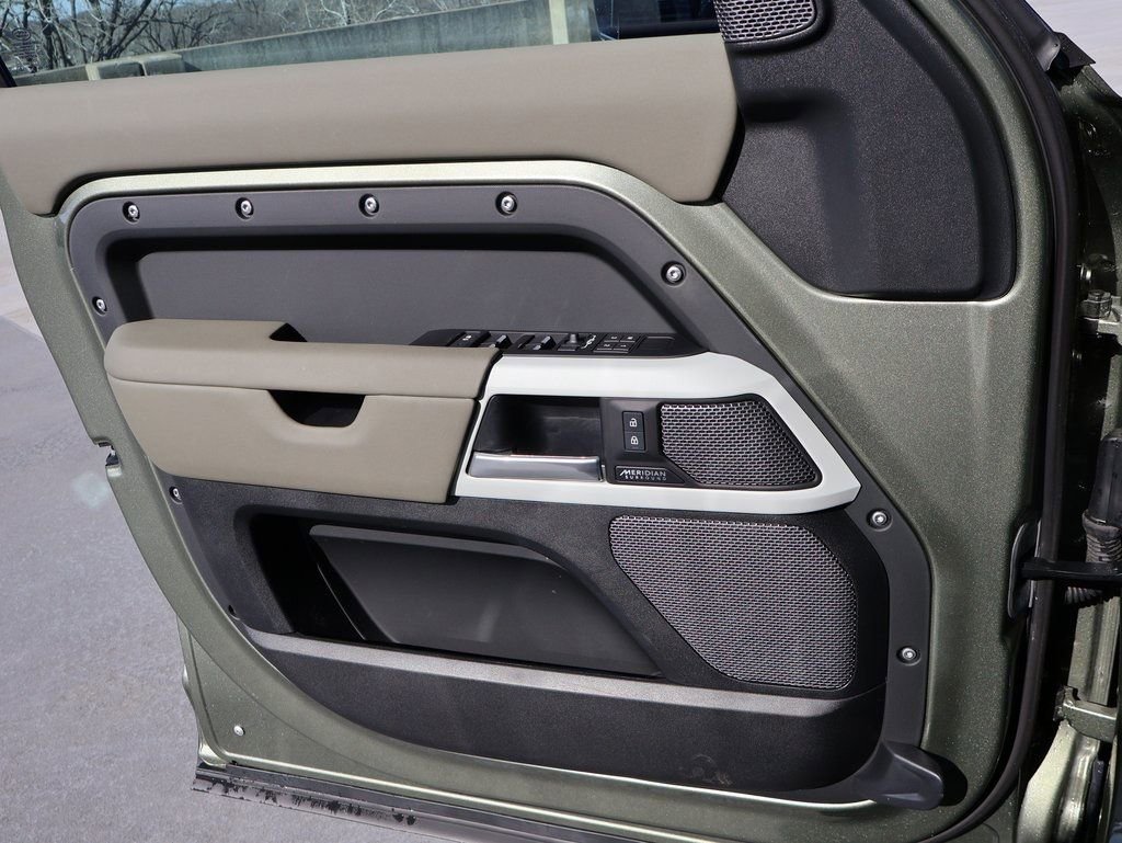 Used 2024 Land Rover Defender 110 SE image 36