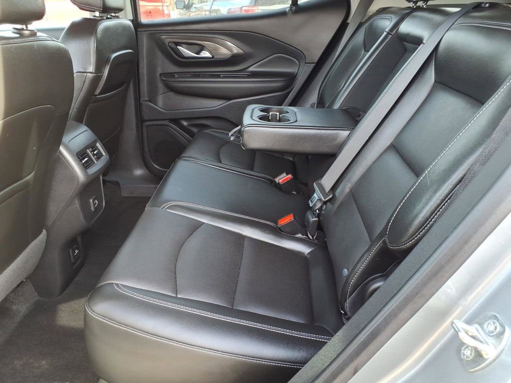 Used 2023 GMC Terrain SLT w/ Elevation Edition image 13