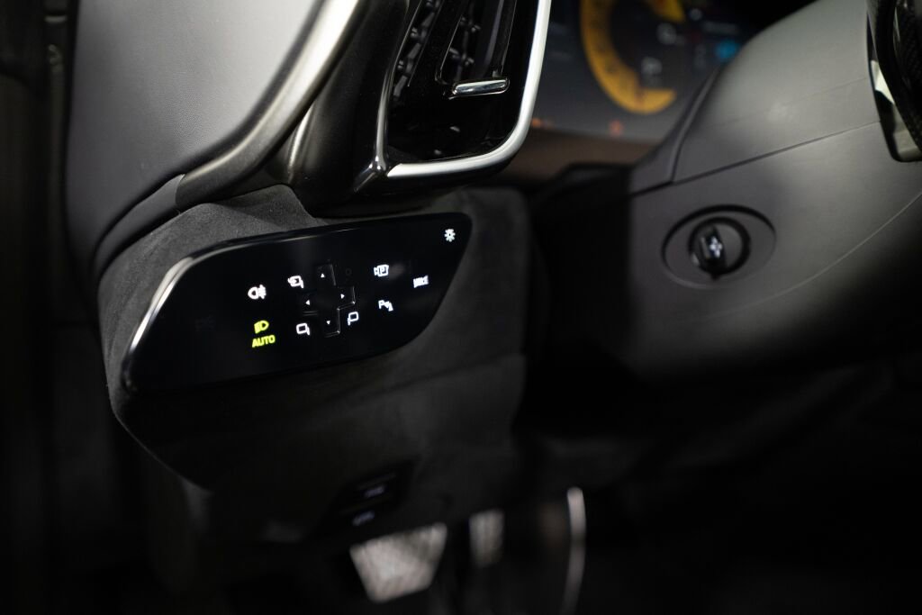 Used 2024 Ferrari Roma Spider image 34