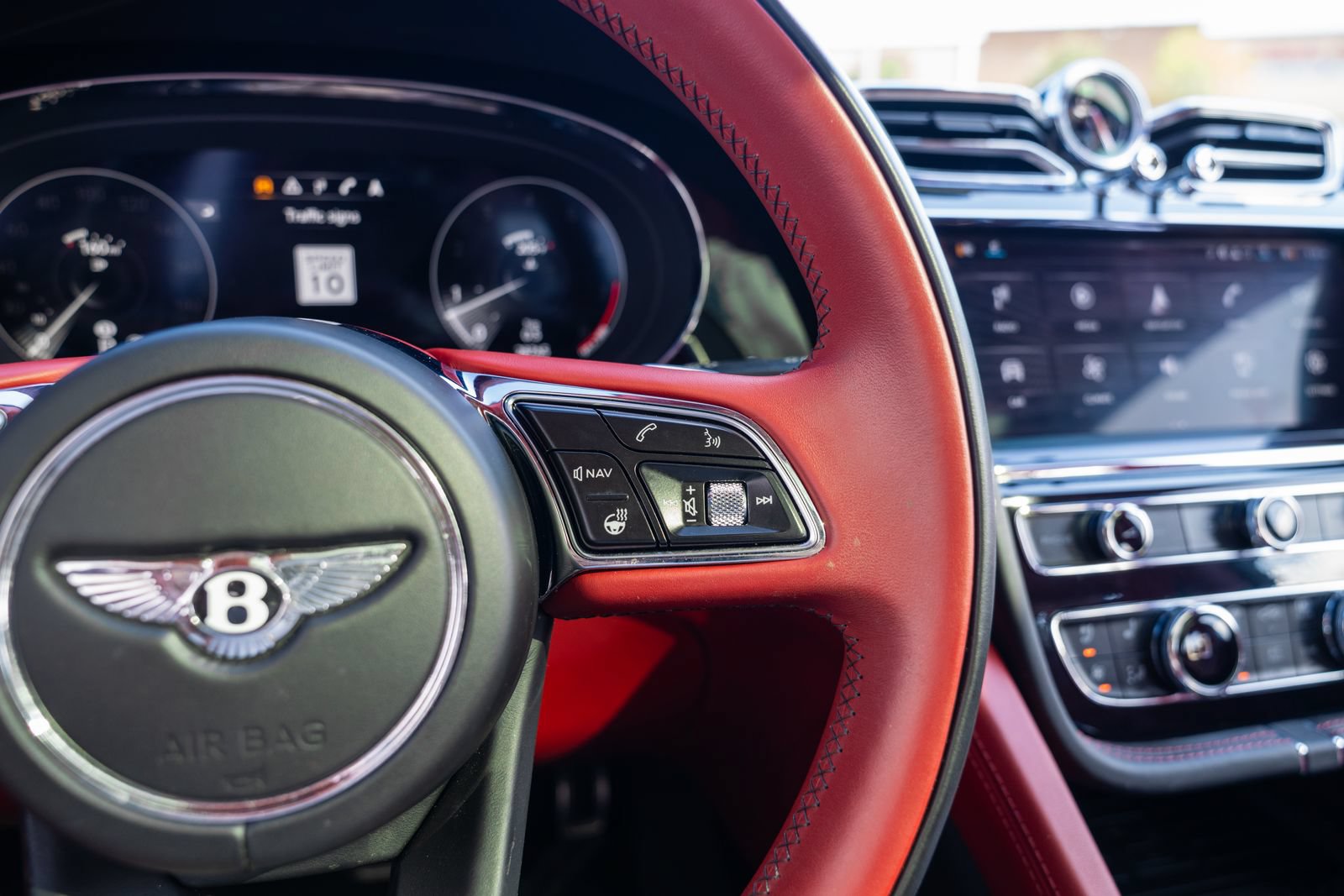 Used 2021 Bentley Bentayga AWD/4WD image 92