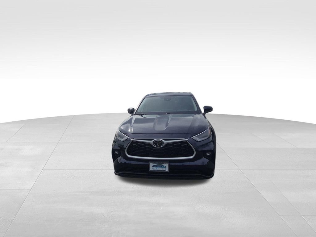 Used 2024 Toyota Highlander LE image 24