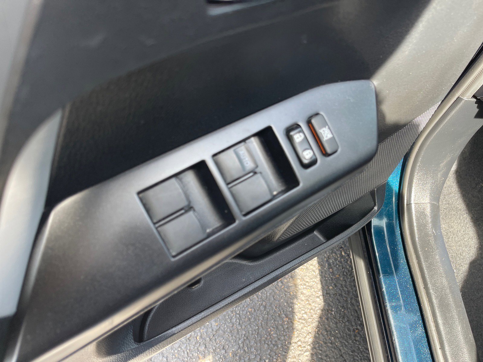 Used 2017 Toyota RAV4 XLE w/ Plus Special Value Package FWD image 8