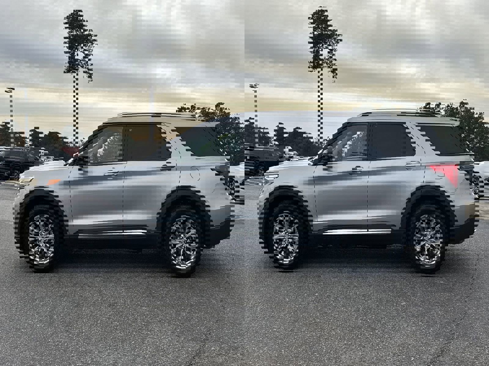 Used 2024 Ford Explorer Limited image 7