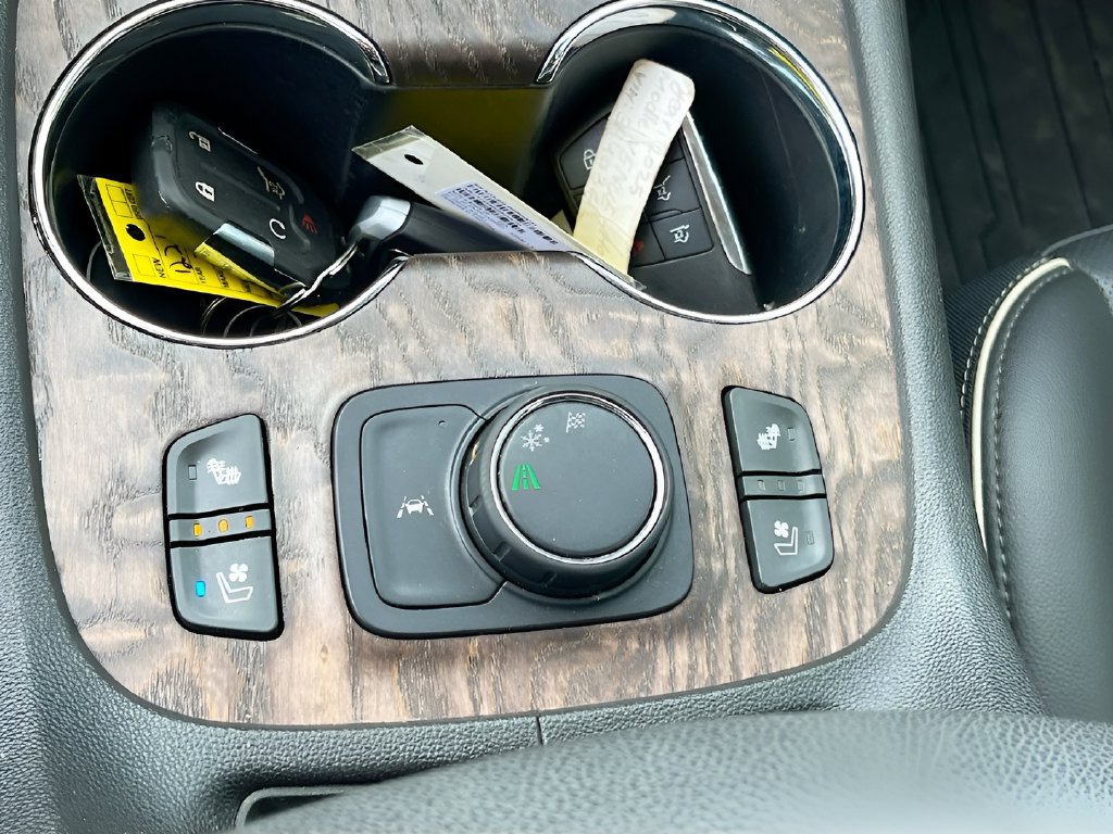 Used 2021 GMC Acadia Denali w/ Denali Technology Package FWD image 21