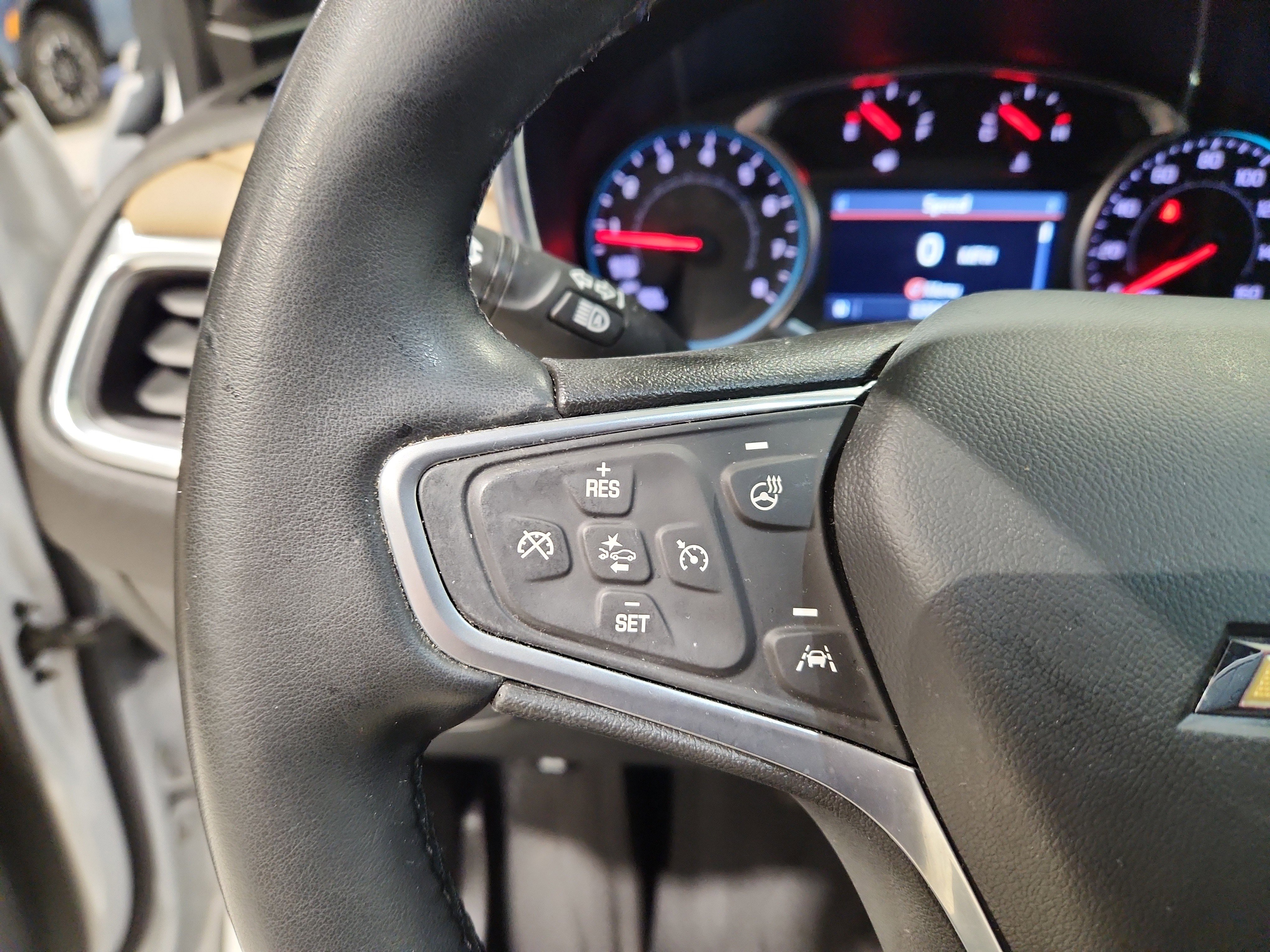 Used 2023 Chevrolet Equinox Premier image 13