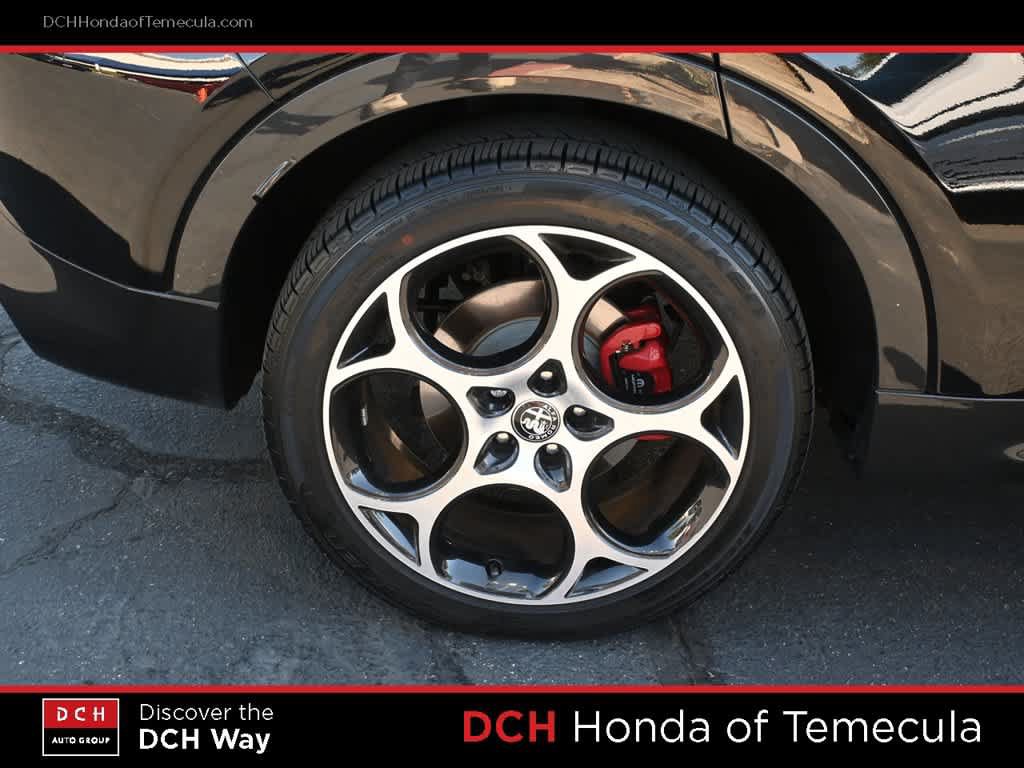 Used 2024 Alfa Romeo Tonale Veloce w/ Premium Interior Package AWD/4WD image 23