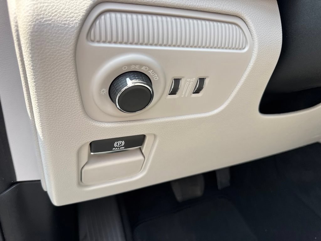 New 2026 Jeep Grand Wagoneer Summit w/ Premium Group III AWD/4WD image 11