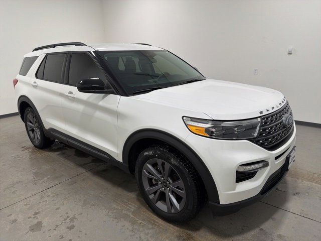 Used 2023 Ford Explorer XLT w/ Equipment Group 202A image 3