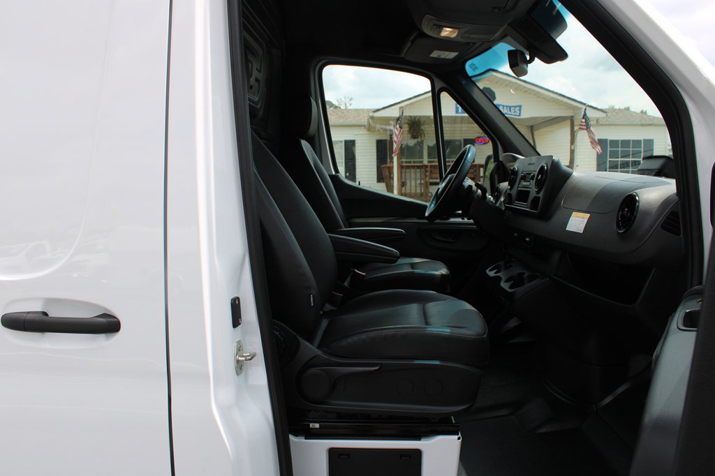 Used 2025 Mercedes-Benz Sprinter 2500 image 31