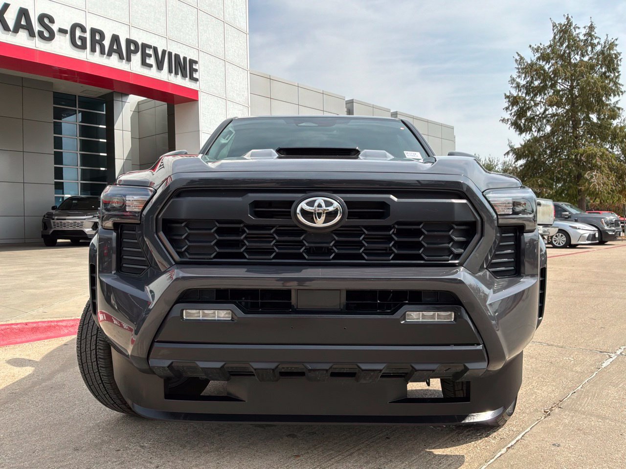 Used 2025 Toyota Tacoma TRD Sport AWD/4WD image 3