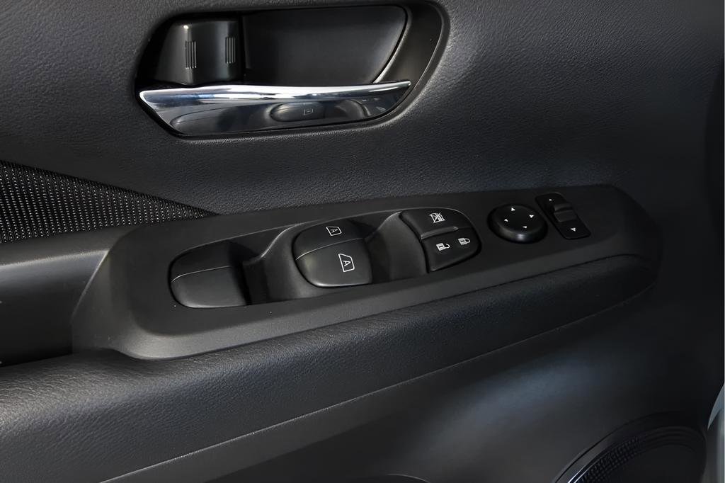 Used 2024 Nissan Kicks SV FWD image 9