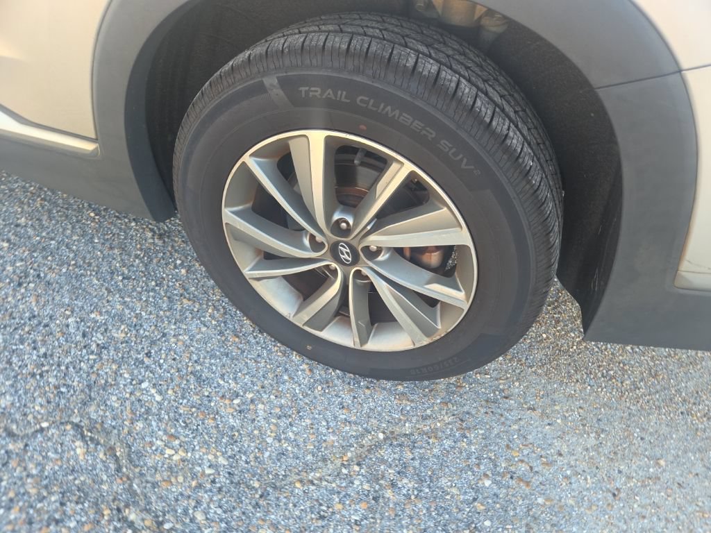 Used 2019 Hyundai Santa Fe SEL FWD image 25