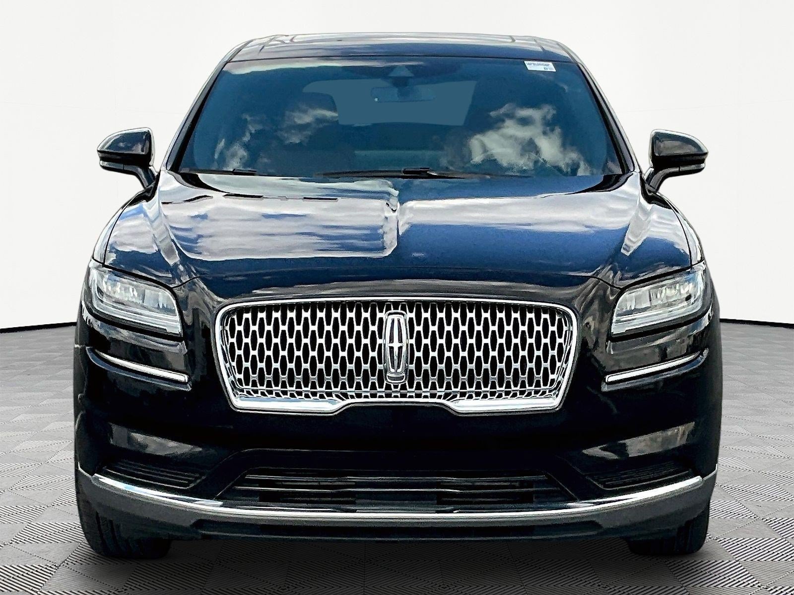 Used 2023 Lincoln Nautilus Reserve AWD/4WD image 2