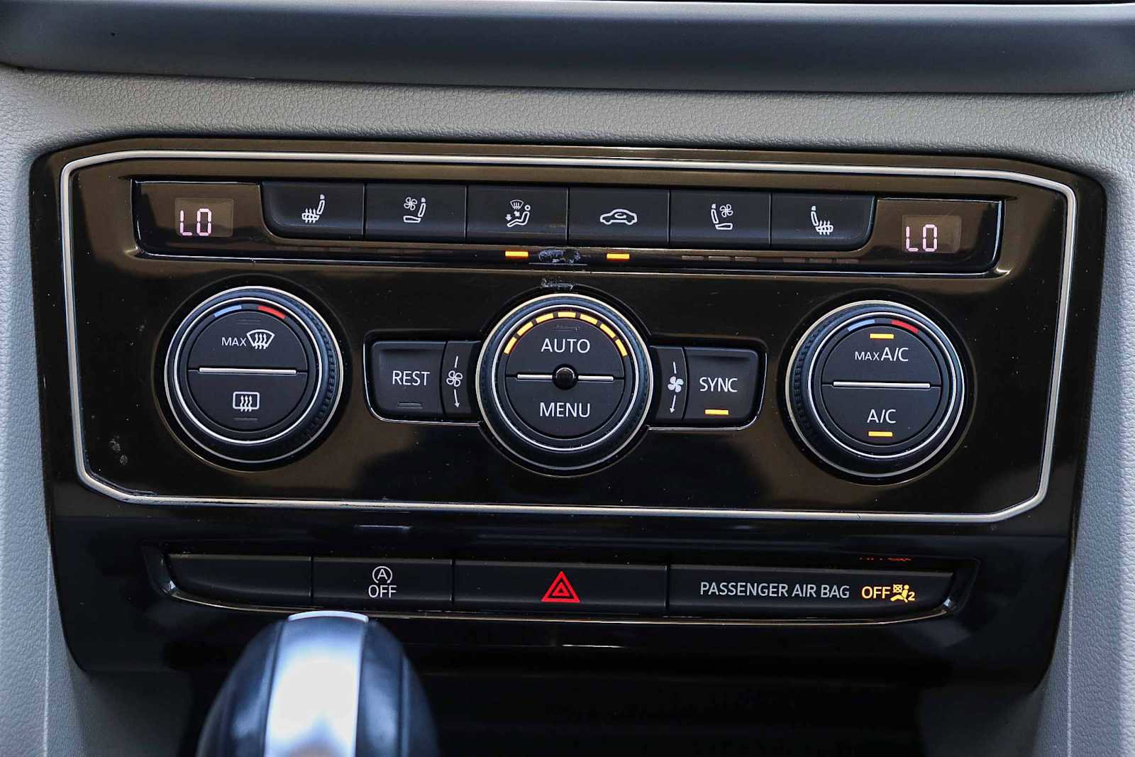 Used 2021 Volkswagen Atlas SEL Premium image 14