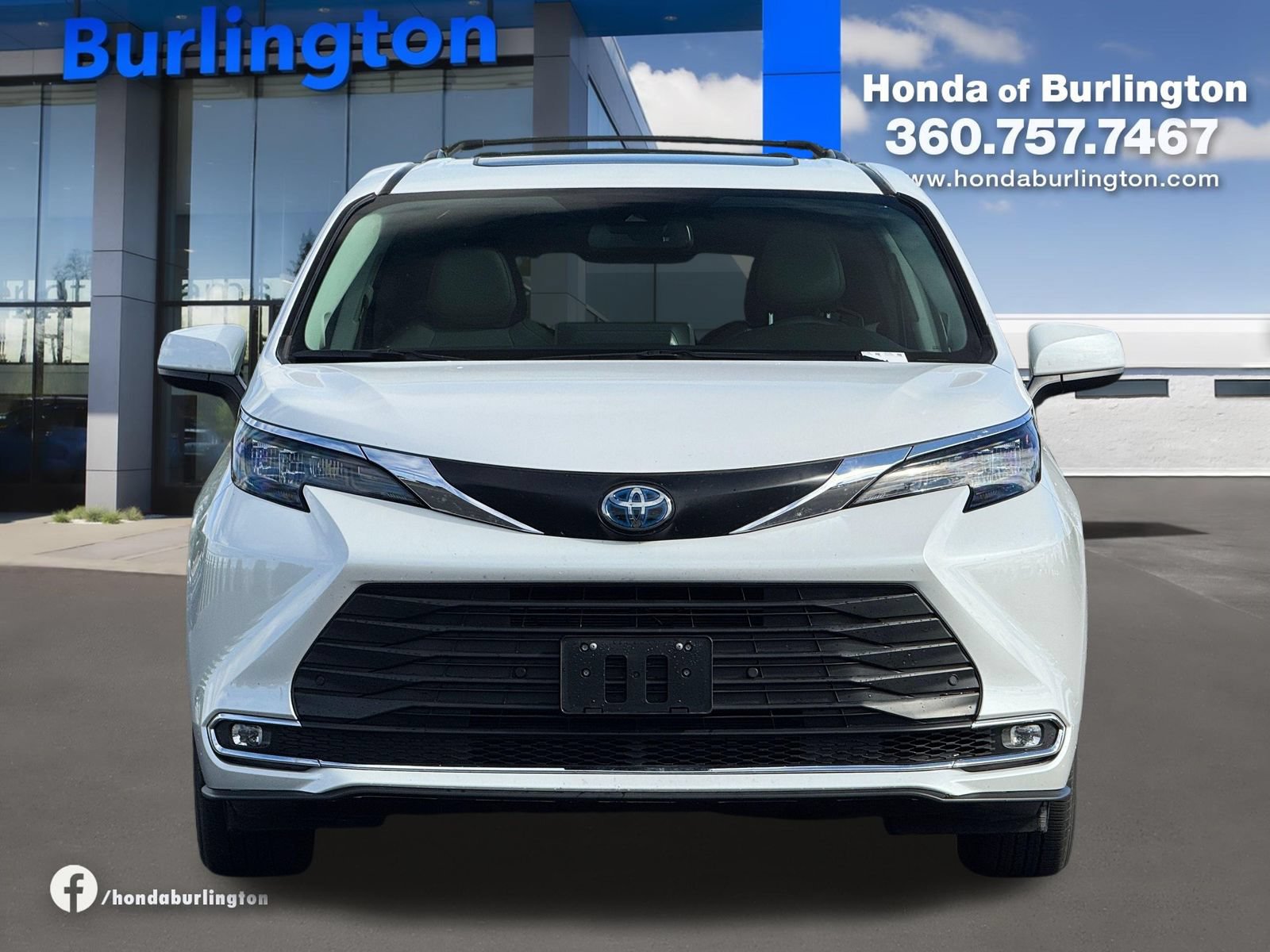 Used 2024 Toyota Sienna XLE w/ XLE Plus Package AWD/4WD image 10