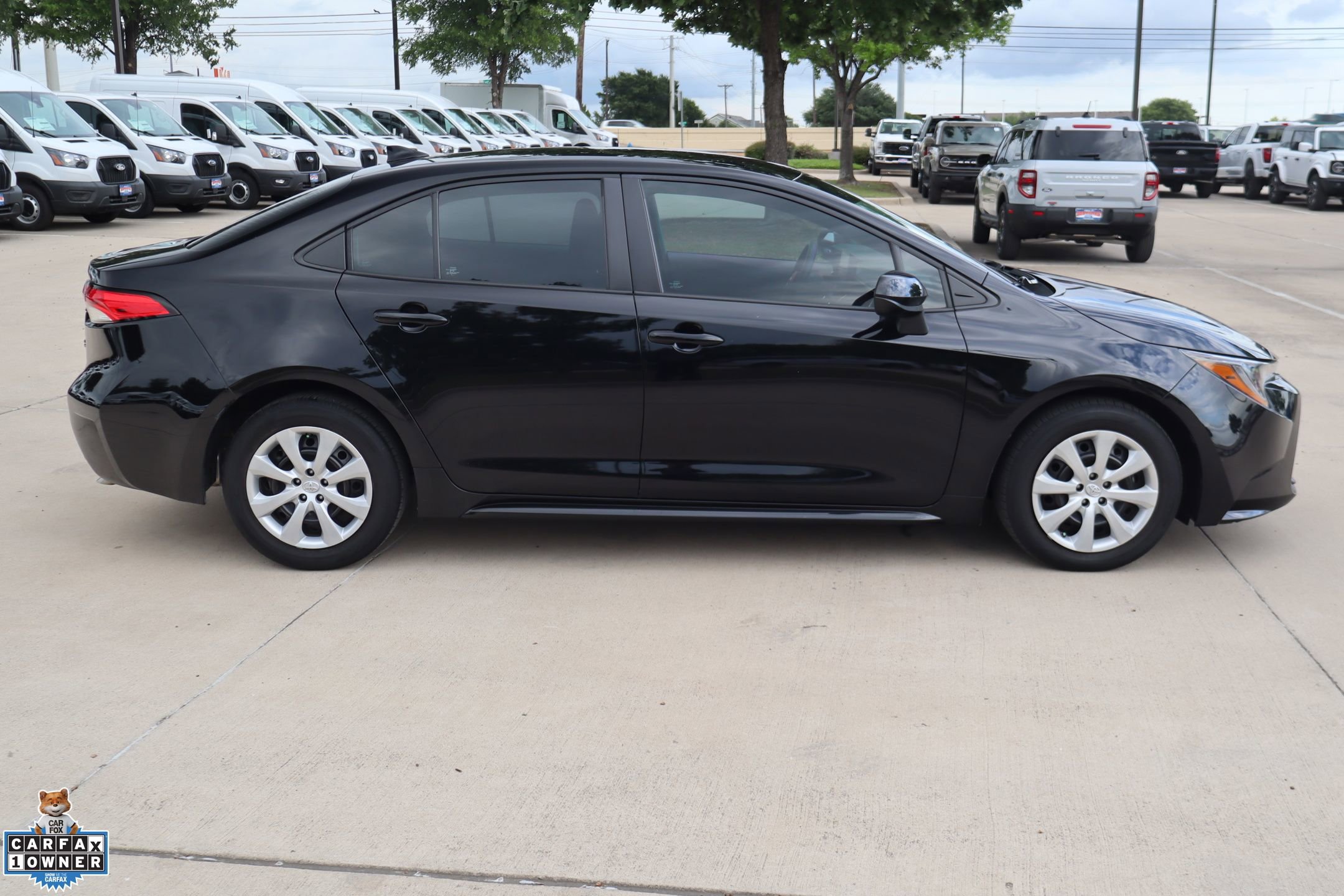 Used 2023 Toyota Corolla LE FWD image 2
