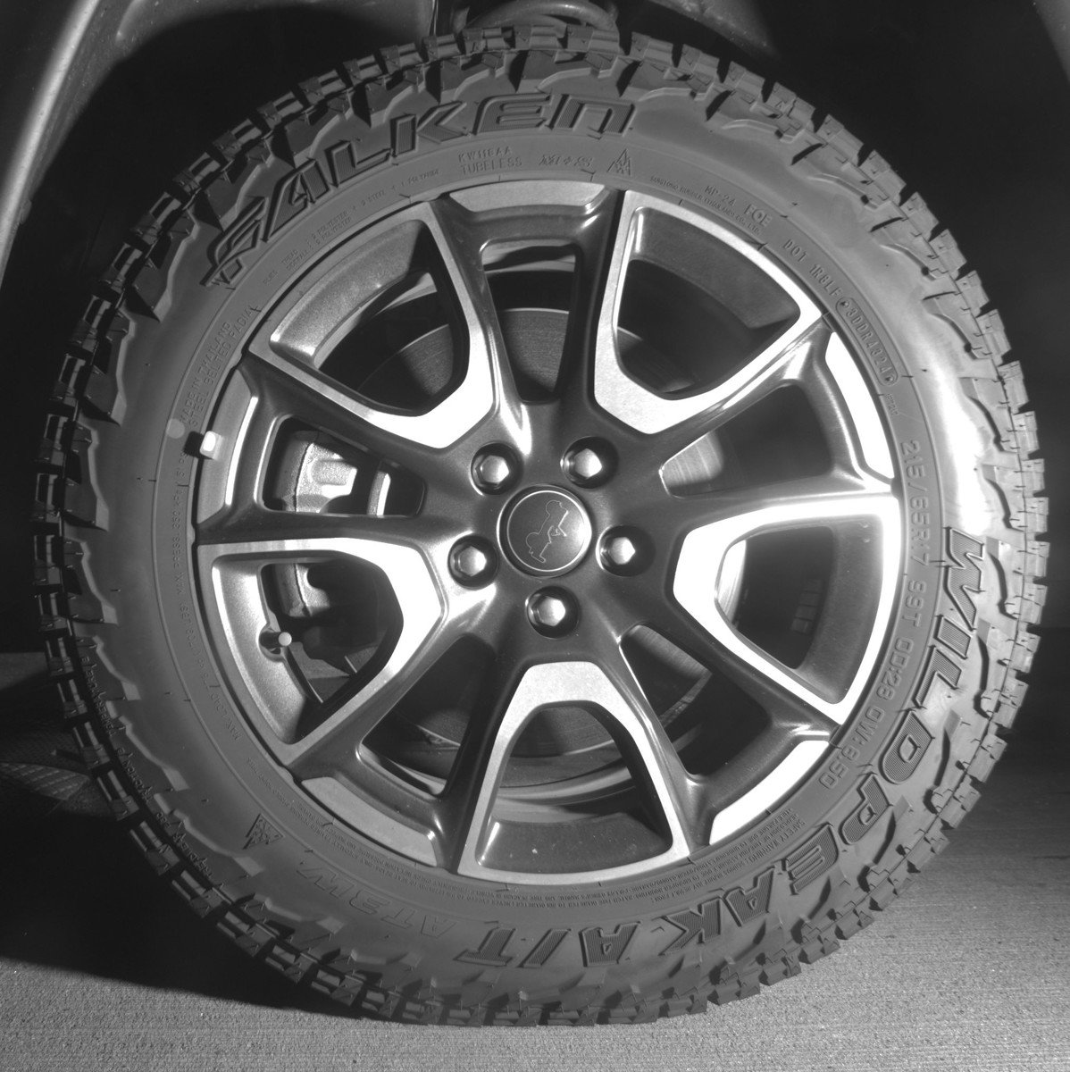Used 2025 Jeep Compass Trailhawk AWD/4WD image 12