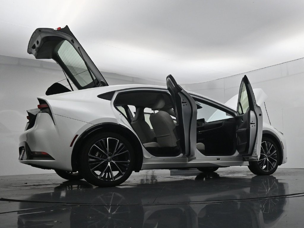 Used 2024 Toyota Prius XLE FWD image 44