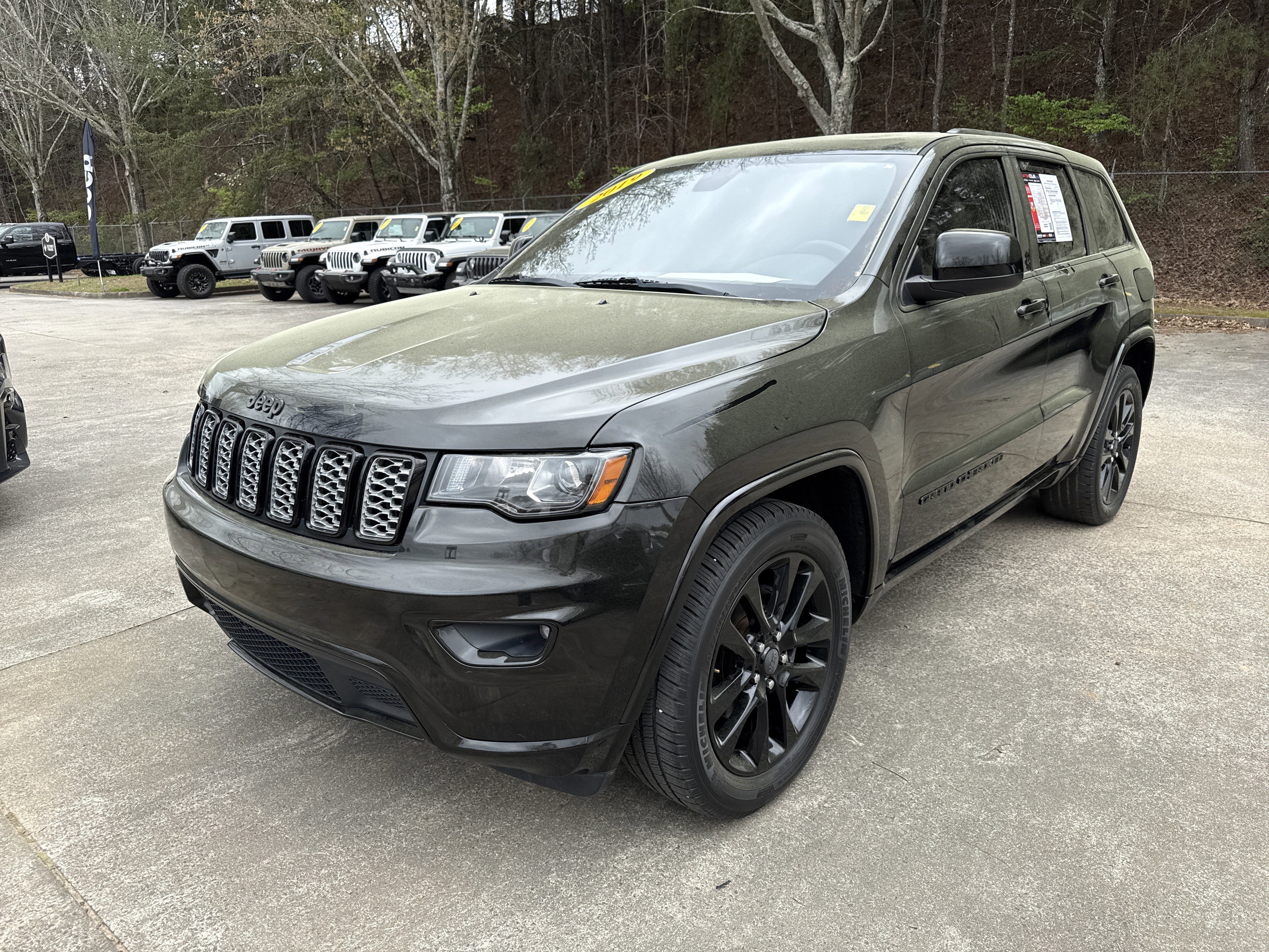 Used 2019 Jeep Grand Cherokee Altitude RWD image 3