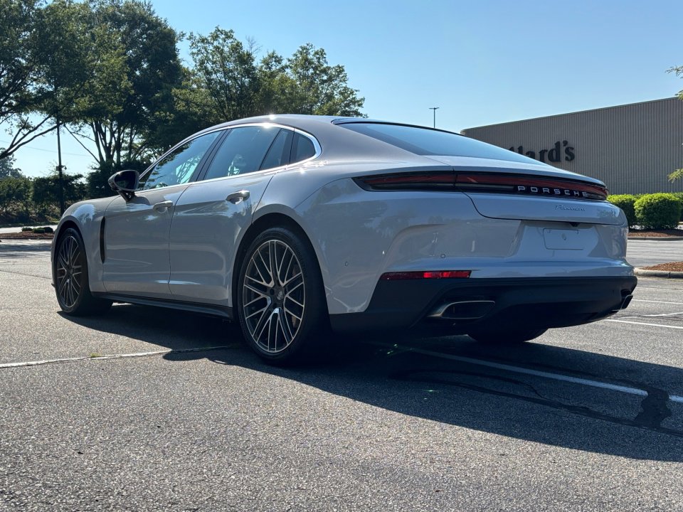 New 2025 Porsche Panamera 4 image 3