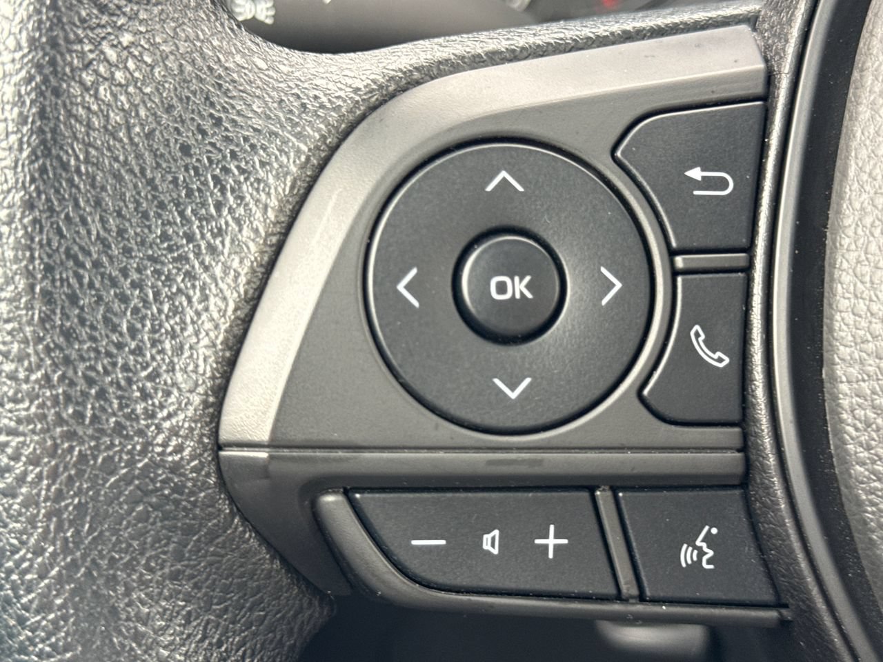 Used 2023 Toyota Corolla Cross L AWD/4WD image 28