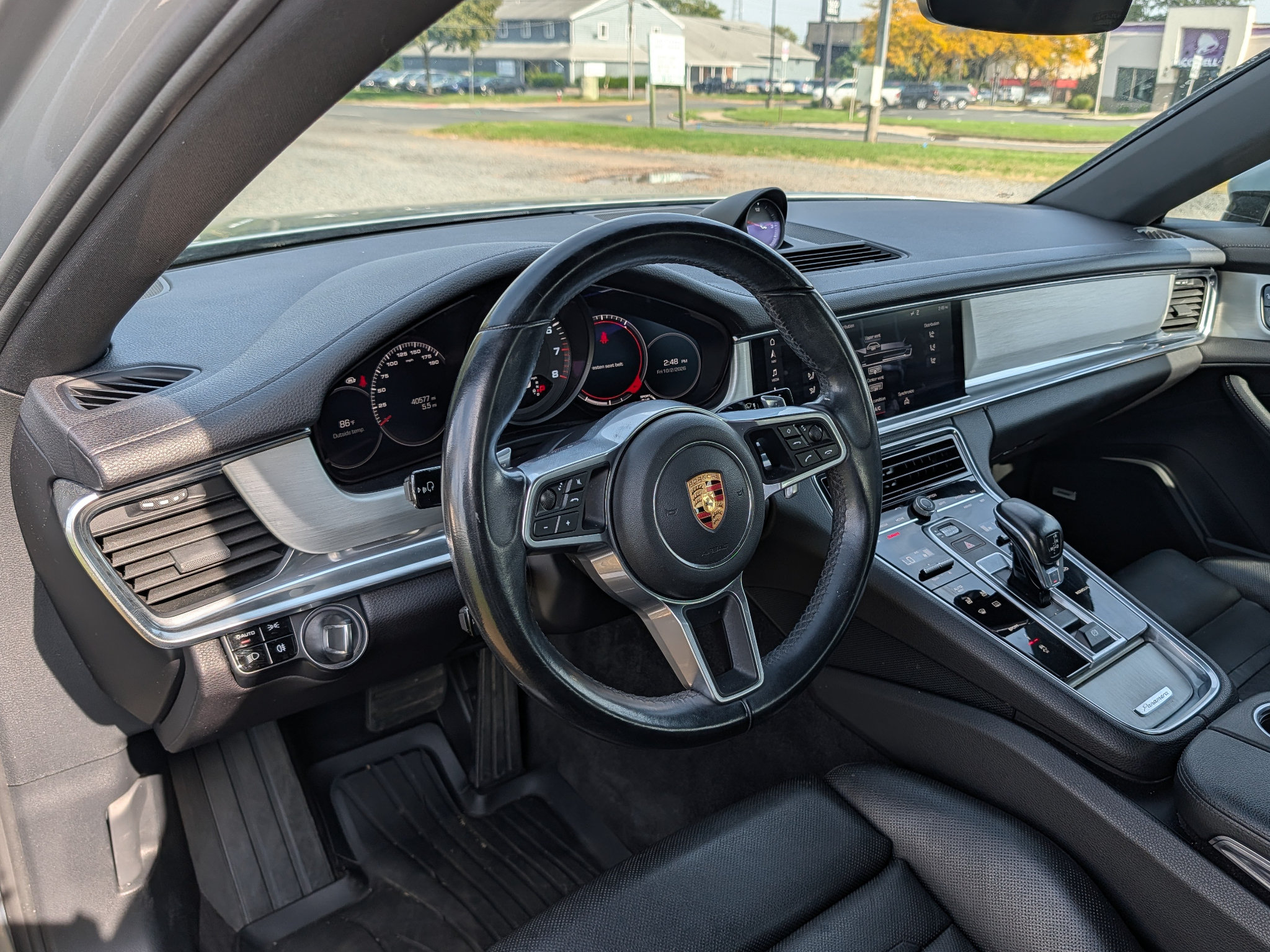 Used 2018 Porsche Panamera 4 w/ Premium Package AWD/4WD image 20