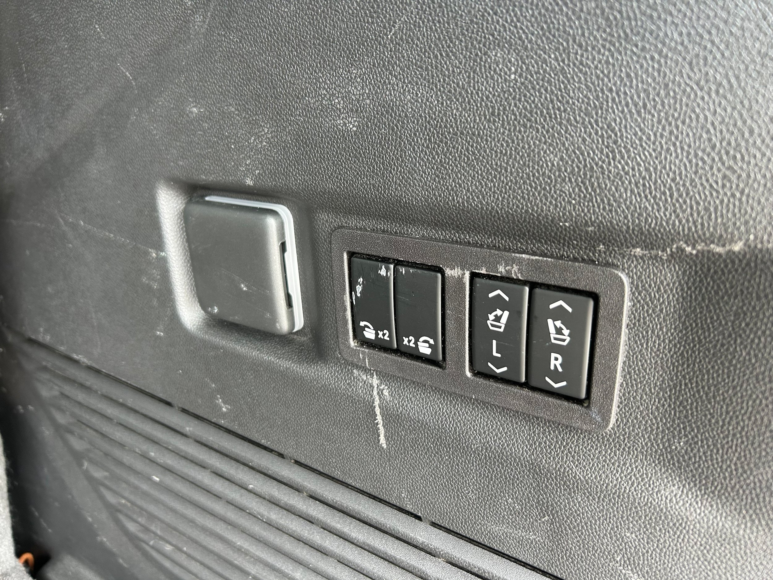 Used 2023 Chevrolet Tahoe High Country AWD/4WD image 11
