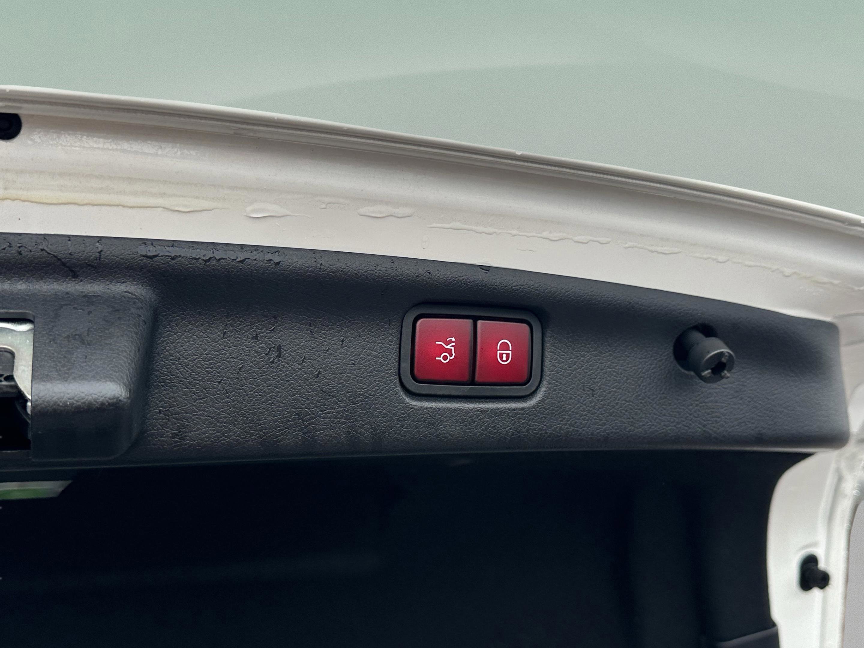 Used 2023 Mercedes-Benz C 300 Sedan image 11