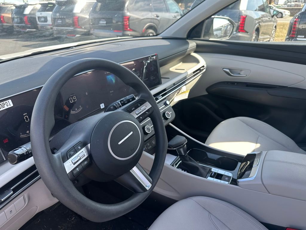Used 2025 Hyundai Tucson SE image 10