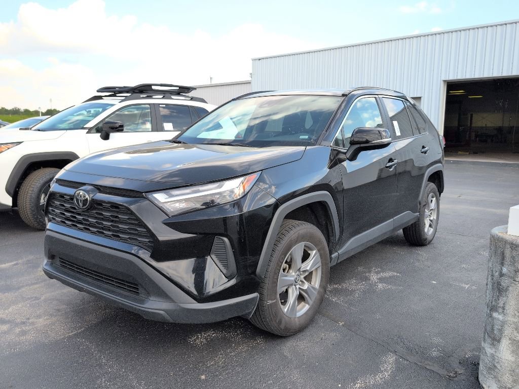 Used 2024 Toyota RAV4 XLE FWD image 4