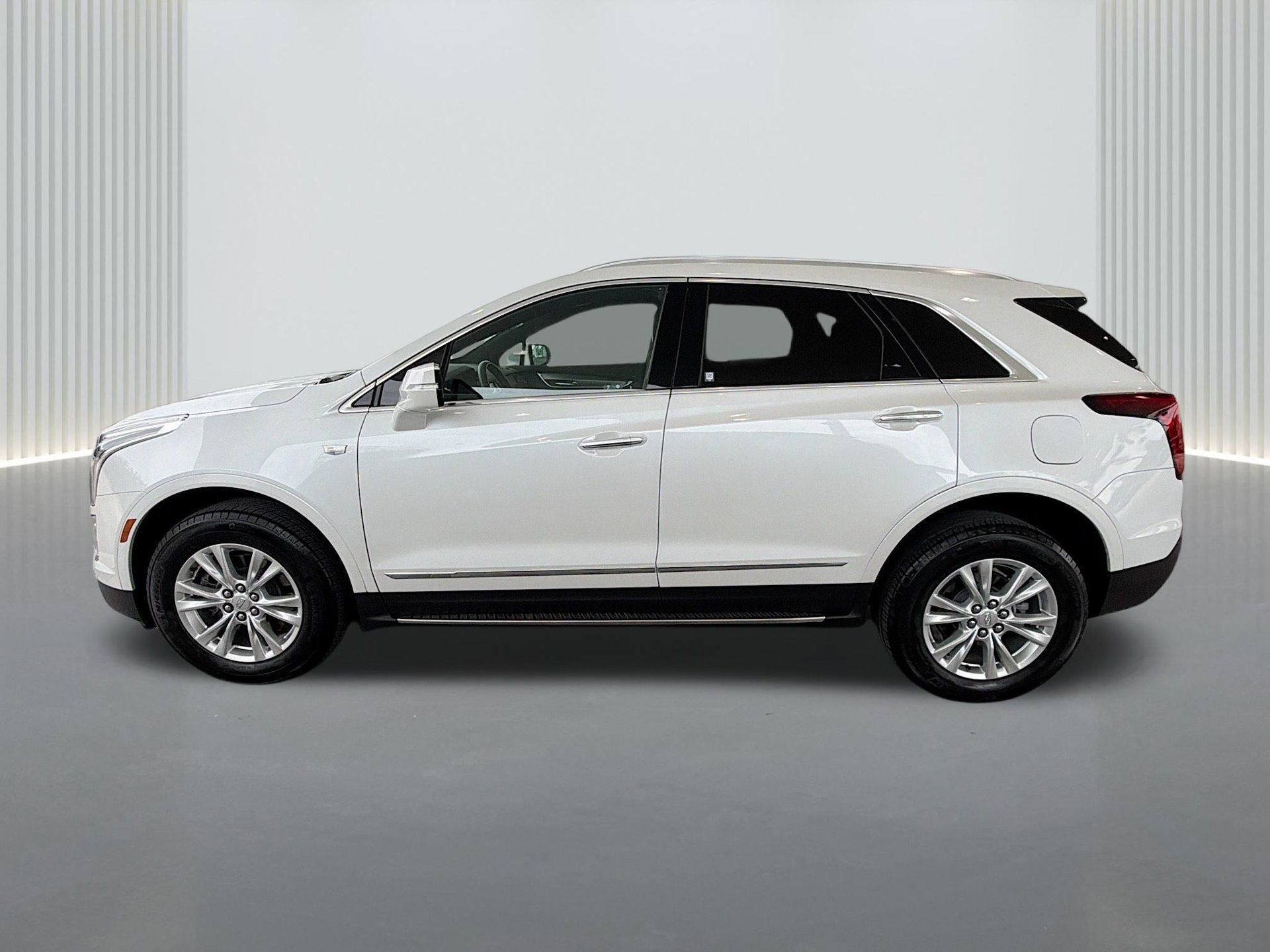 Certified 2023 Cadillac XT5 Luxury FWD image 2