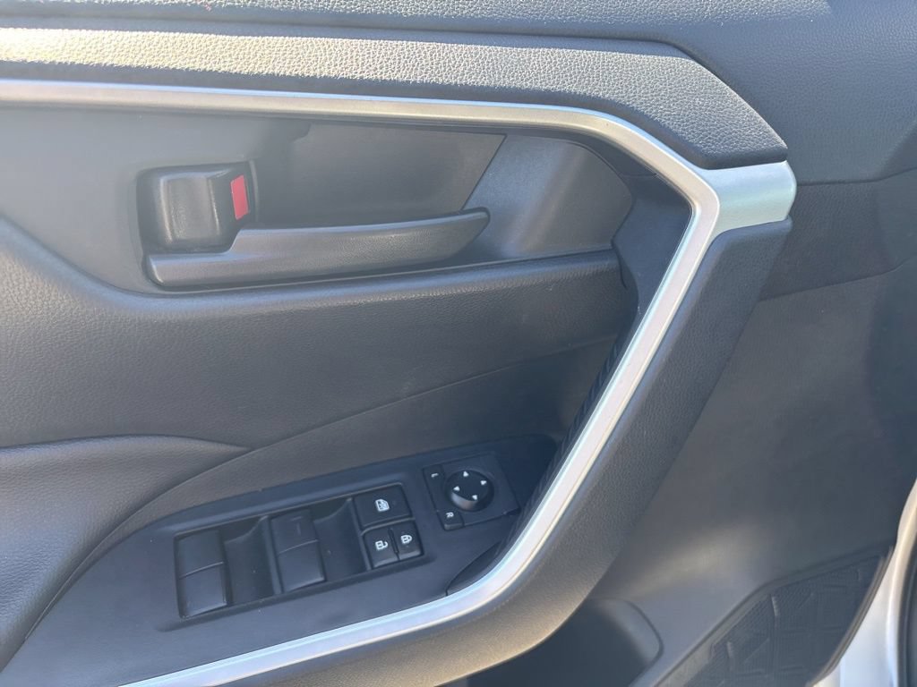 Used 2020 Toyota RAV4 LE w/ All Weather Liner Package AWD/4WD image 10