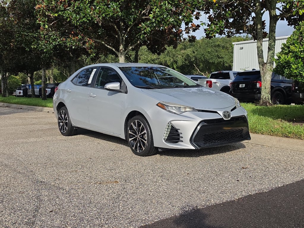 Used 2017 Toyota Corolla SE FWD image 2