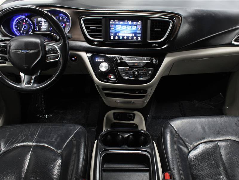 Used 2018 Chrysler Pacifica Touring-L FWD image 9