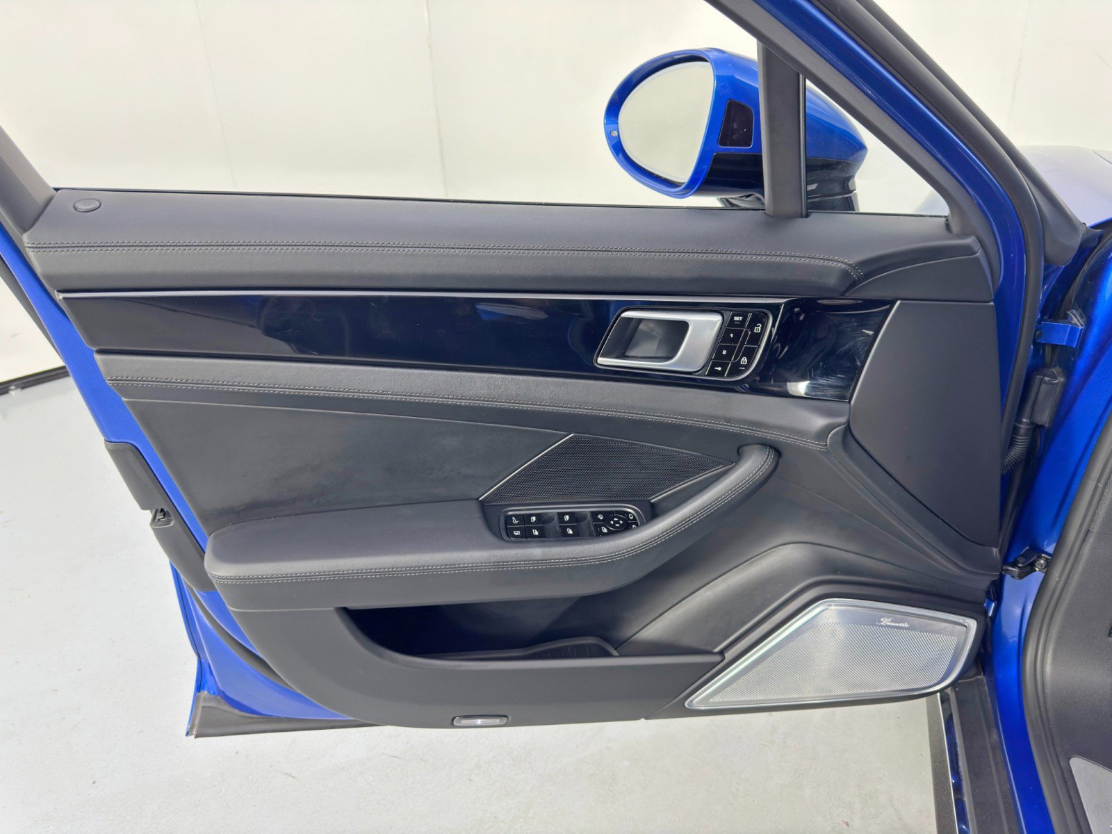 Used 2019 Porsche Panamera 4 Executive w/ Premium Package Plus image 45