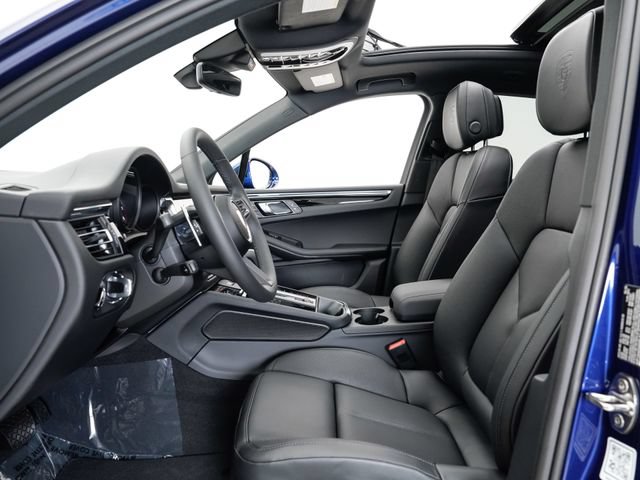 Certified 2025 Porsche Macan AWD/4WD image 8