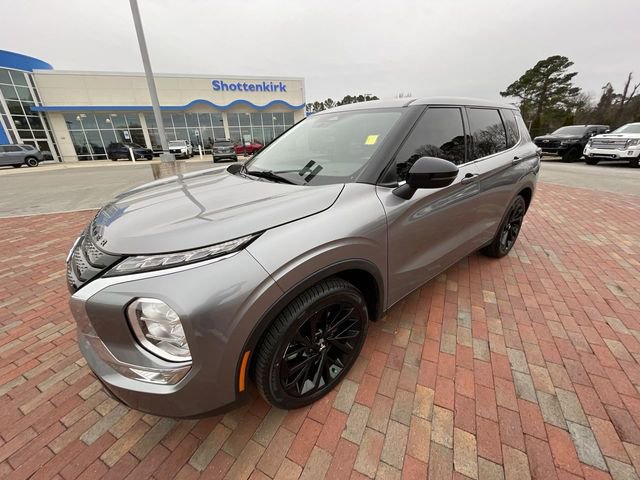 Used 2022 Mitsubishi Outlander SE image 28