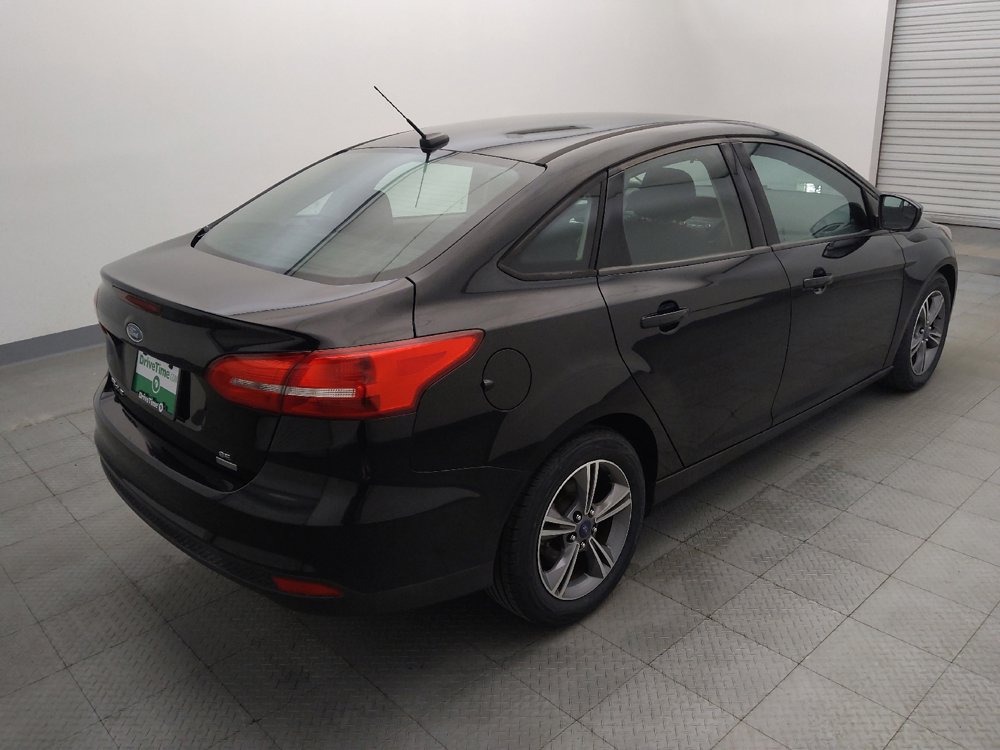 Used 2018 Ford Focus SE w/ SE Appearance Package FWD image 9