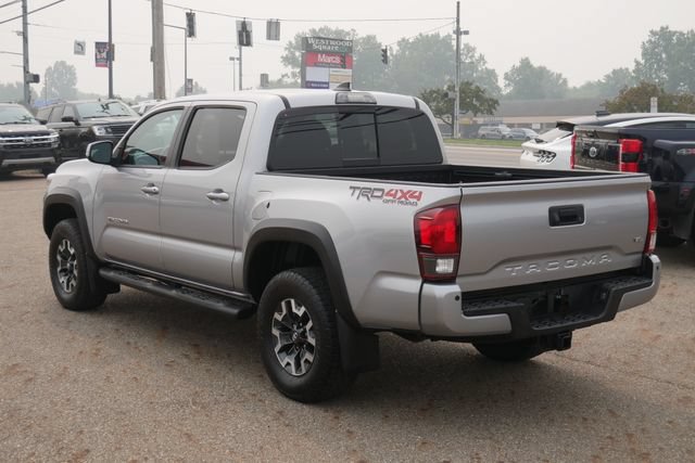Used 2018 Toyota Tacoma TRD Off-Road w/ Technology Package AWD/4WD image 9