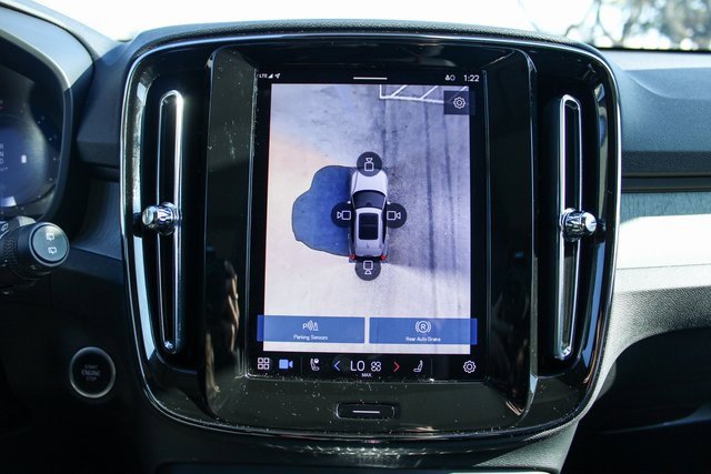 Used 2025 Volvo XC40 B5 Plus image 23