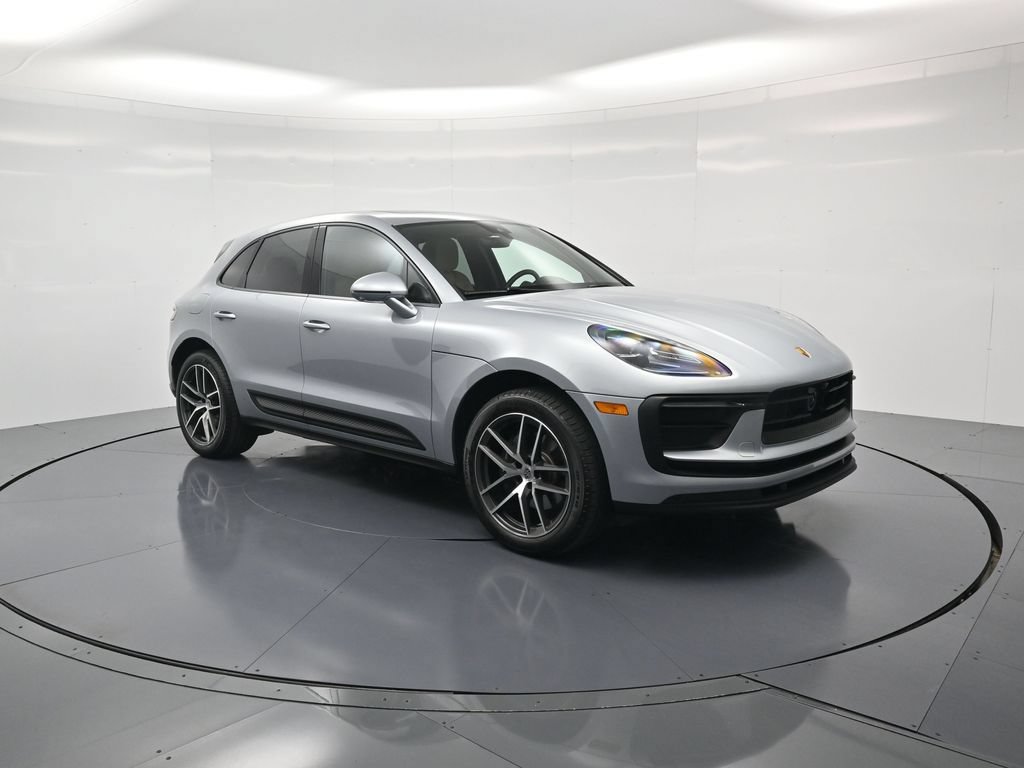 Certified 2026 Porsche Macan AWD/4WD image 35
